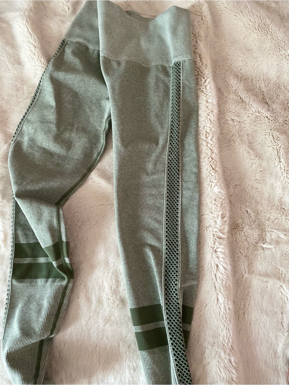 Bombshell Sportwear leggings side mesh details - Picture 4 of 8